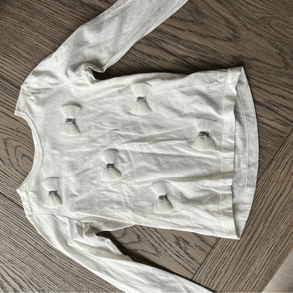 Bundle of 4 girls tops, like new condition 4T/5T plus 3 bonus. - Picture 5 of 17